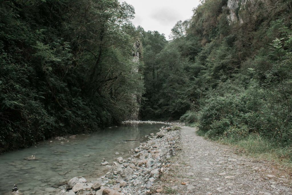 kakuetta riviere cailloux