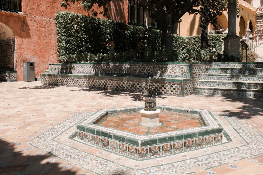 seville palais alcazar fontaine