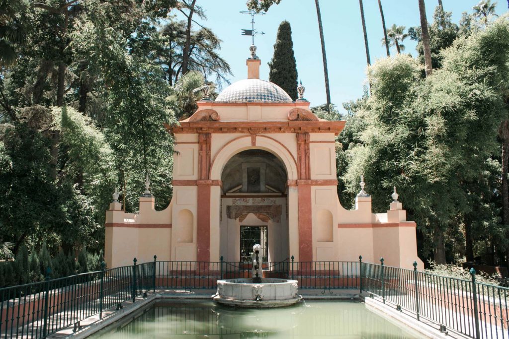 seville jardins palais alcazar fontaine