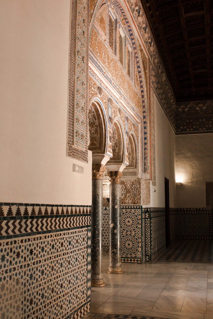 palais alcazar seville colonnes mosaïques