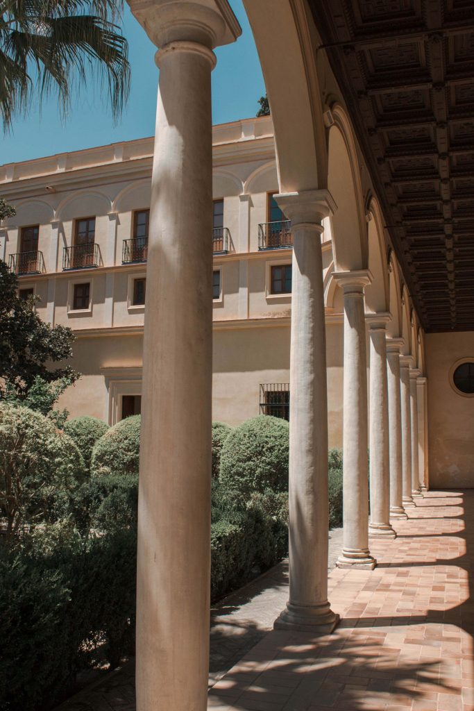 seville palais alcazar colonnes jardin