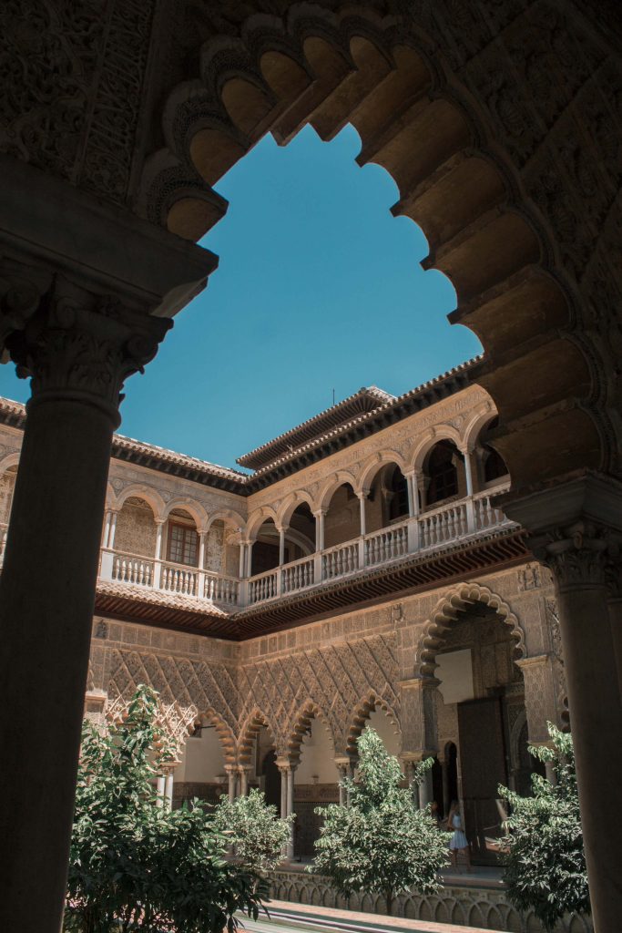 palais alcazar seville voute cour demoiselle